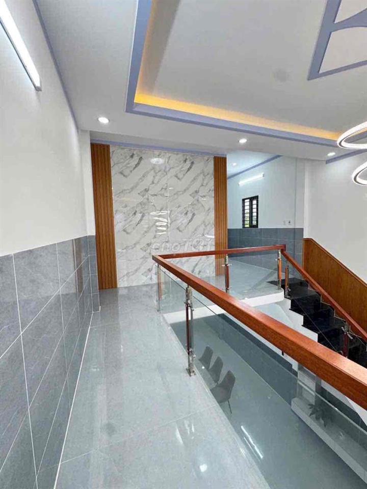 nhà mặt tiền 110m2 , 3 phòng ngủ đường 768 biên hoà