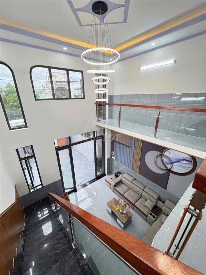 nhà mặt tiền 110m2 , 3 phòng ngủ đường 768 biên hoà