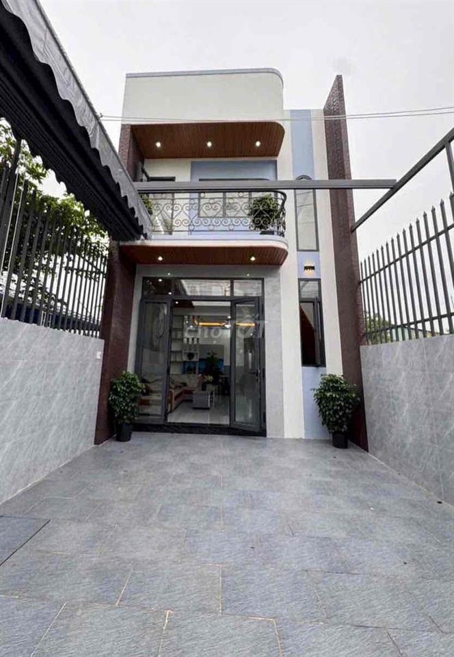 nhà mặt tiền 110m2 , 3 phòng ngủ đường 768 biên hoà