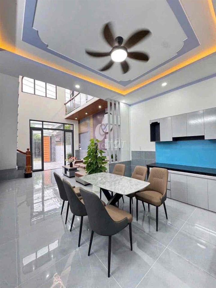 nhà mặt tiền 110m2 , 3 phòng ngủ đường 768 biên hoà