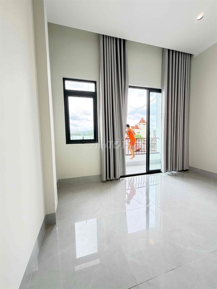 nhà phố 100m2 ,3 phòng ngủ,đường Nguyễn ái quốc,Tân hiệp