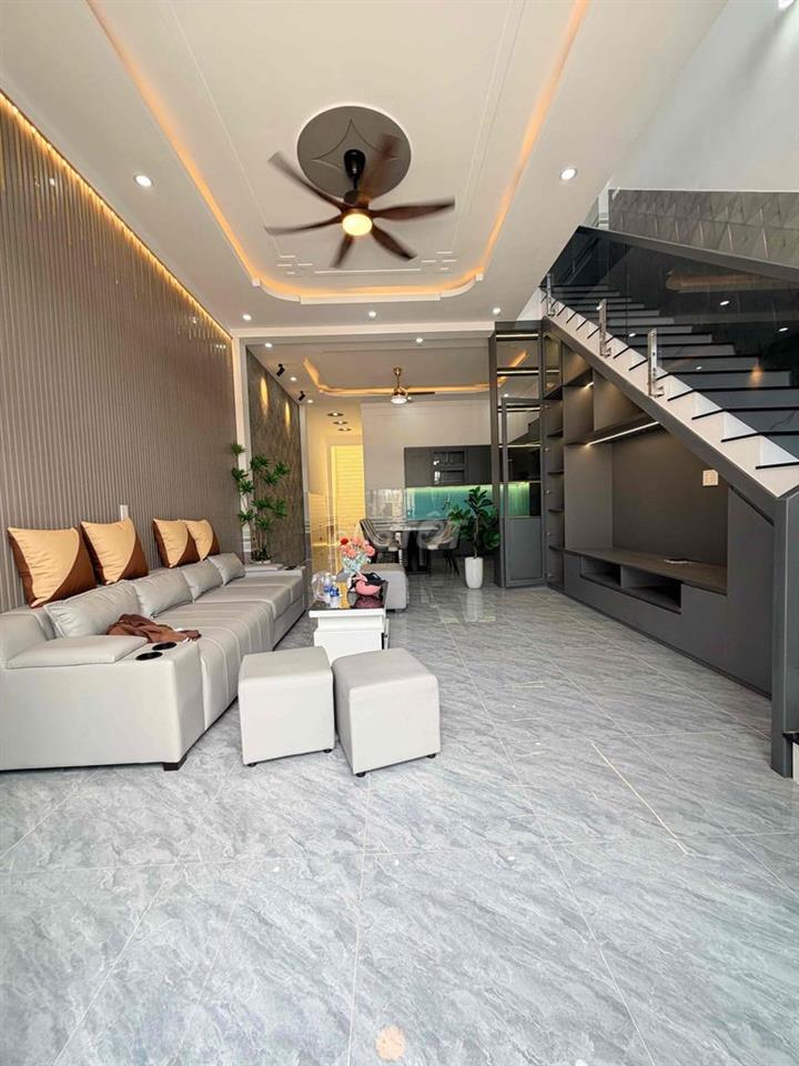 nhà ngõ hẻm 100m2 ,3 phòng ngủ,đường 768 biên hoà