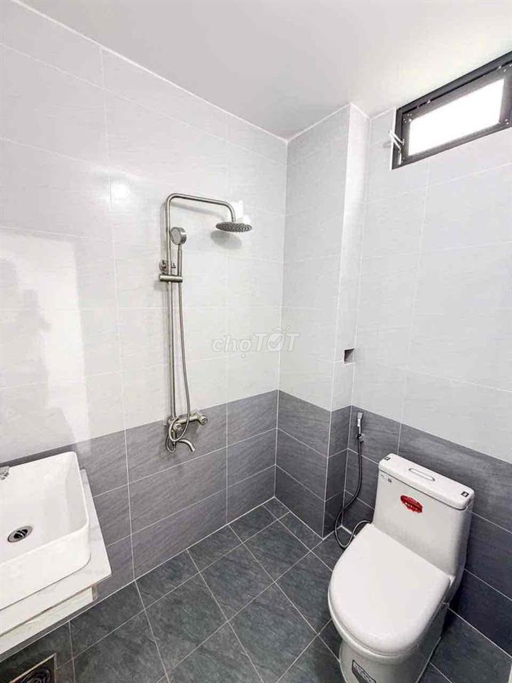 BÁN NHÀ LẦU MỚI XÂY ĐƯỜNG Ô TÔ