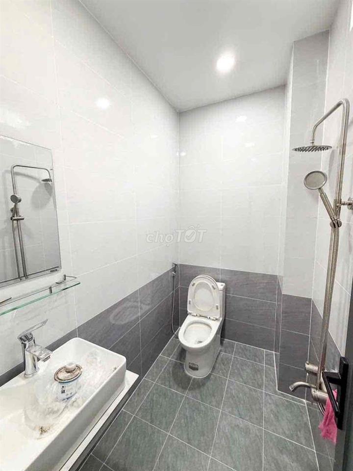 BÁN NHÀ LẦU MỚI XÂY ĐƯỜNG Ô TÔ