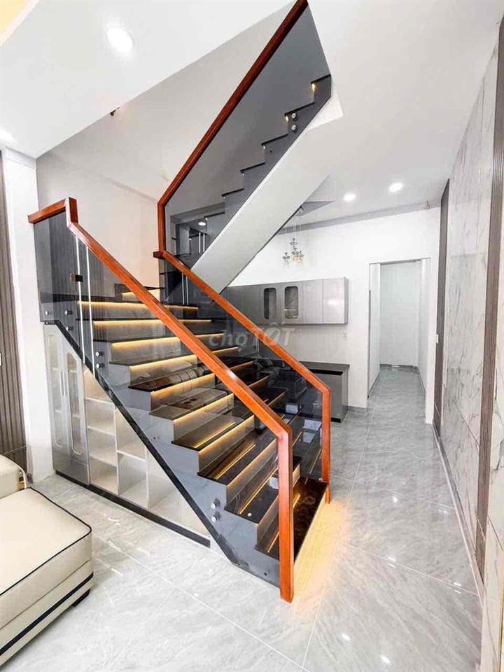 BÁN NHÀ LẦU MỚI XÂY ĐƯỜNG Ô TÔ