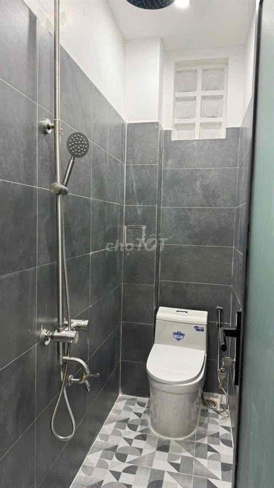 Bán nhà 1 trệt 1 lửng ngay trung tâm tp đường ô tô
