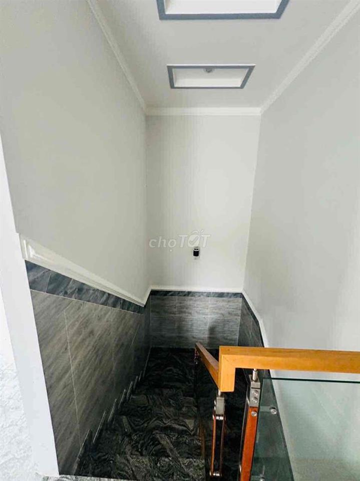 Cho thuê nhà có nội thất Gar ô tô Bửu Long