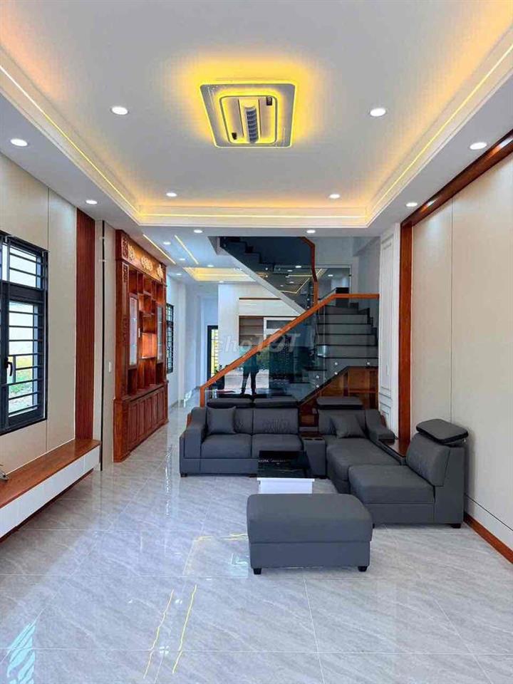 Bán nhà phố 1 trệt 2 lầu KDC víp Bửu Long