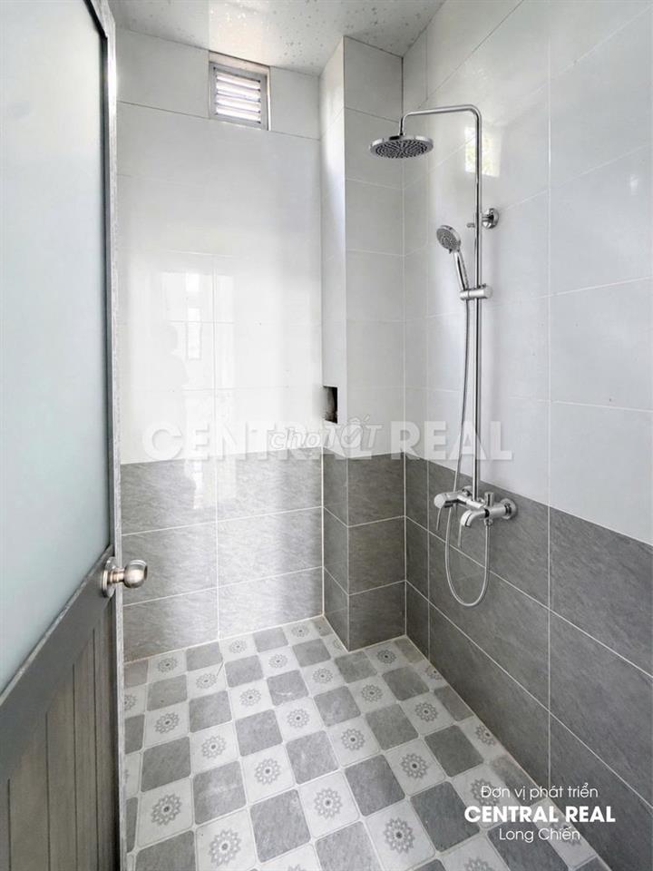BÁN NHÀ CẤP 4 NGAY ĐƯỜNG LONG CHIẾN 440TR TRẢ TRƯỚC