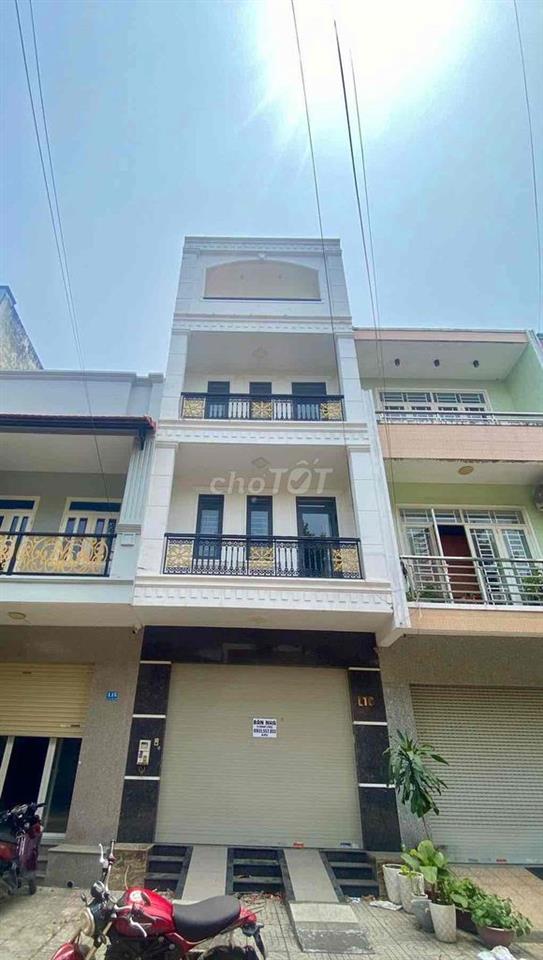 cần bán nhà mặt tiền gần chợ Bửu Long