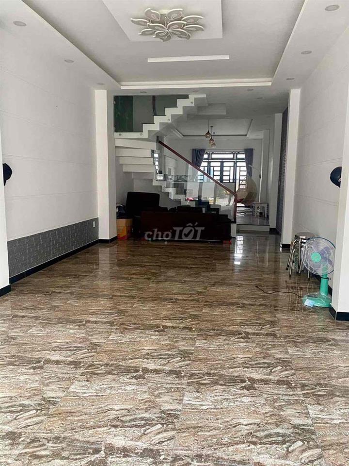 cần bán nhà mặt tiền gần chợ Bửu Long