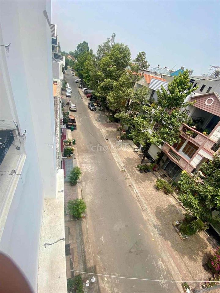 cần bán nhà mặt tiền gần chợ Bửu Long