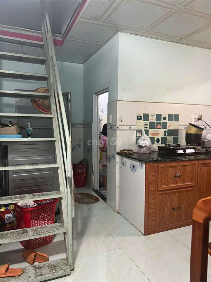 cần tiền bán gấp nhà đủ nội thất, lên thổ cư được