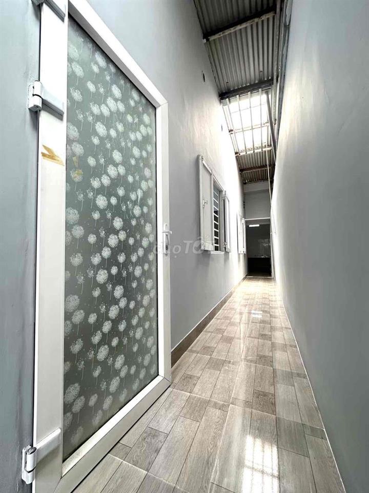 NHÀ MỚI TRUNG TÂM CHỢ PHÚ THỌ, HẺM THÔNG XE HƠI, GIÁ THUÊ 5 TR.Đ/THÁNG