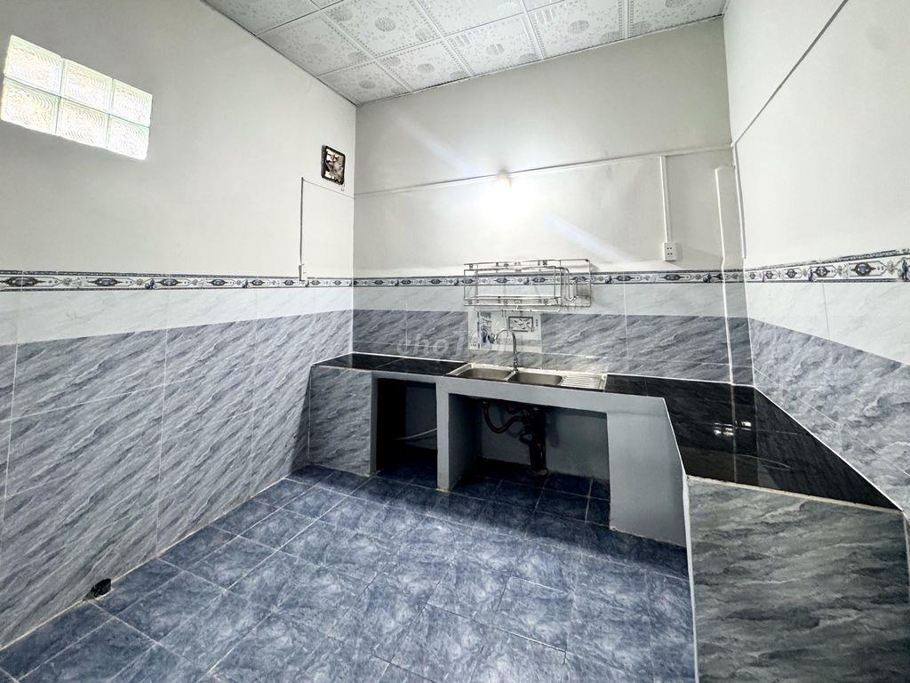 CHO THUÊ NHÀ MỚI, 3 PN, HẺM 2 XE HƠI, NGAY CHỢ PHÚ THỌ, 5.5 TR.Đ/THÁNG
