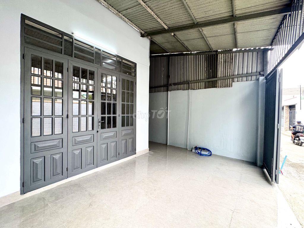 CHO THUÊ NHÀ MỚI, 3 PN, HẺM 2 XE HƠI, NGAY CHỢ PHÚ THỌ, 5.5 TR.Đ/THÁNG