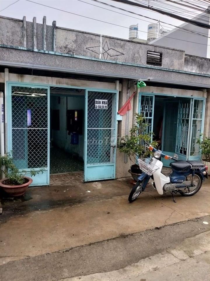 BÁN GẤP NHÀ CẤP 4 GIẤY TỜ ĐẦY ĐỦ