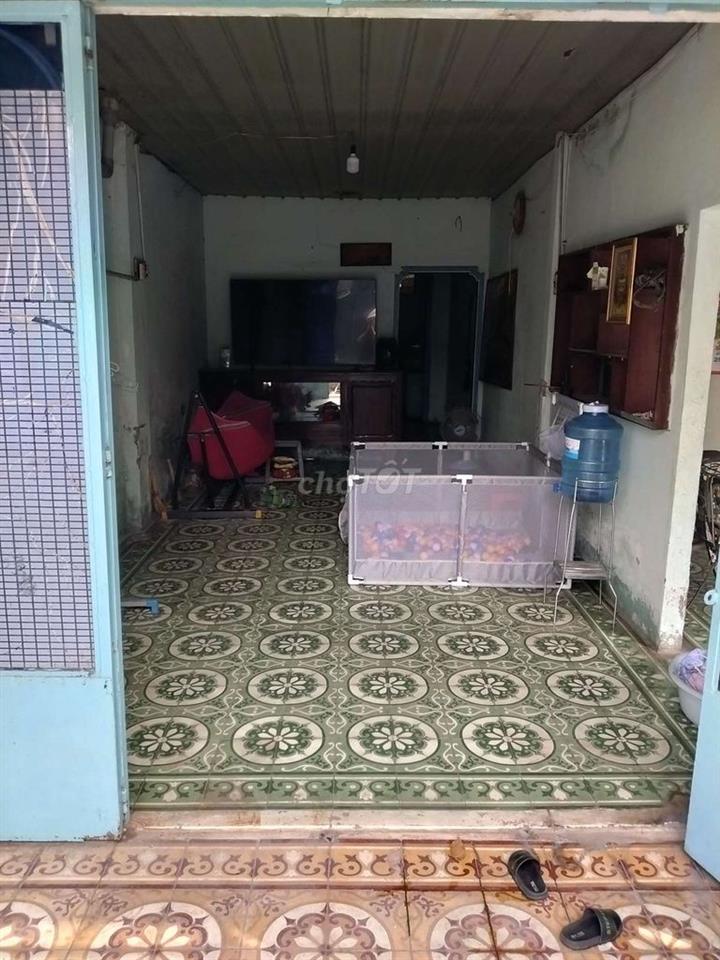 BÁN GẤP NHÀ CẤP 4 GIẤY TỜ ĐẦY ĐỦ