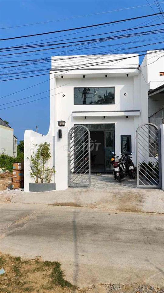 Nhà mới xây 3PN, 2WC, đường rộng, pháp lý rõ ràng