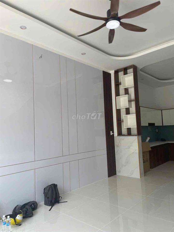 cần bán gấp căn nhà nằm trong KDC Lavender, sổ riêng thổ cư hỗ trợ vay