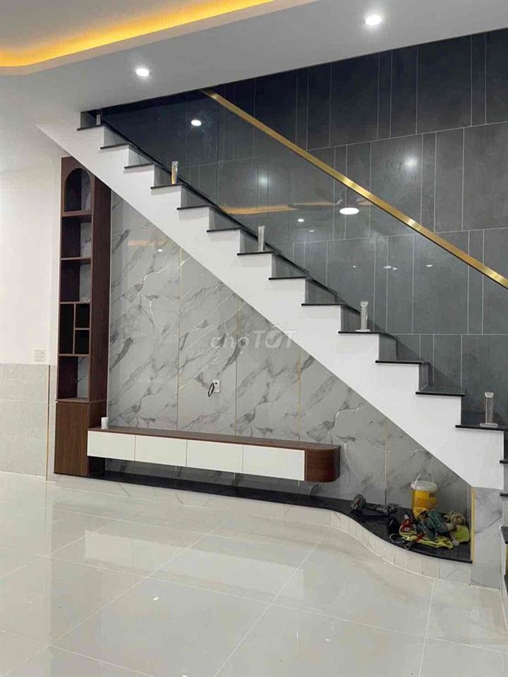 cần bán gấp căn nhà nằm trong KDC Lavender, sổ riêng thổ cư hỗ trợ vay