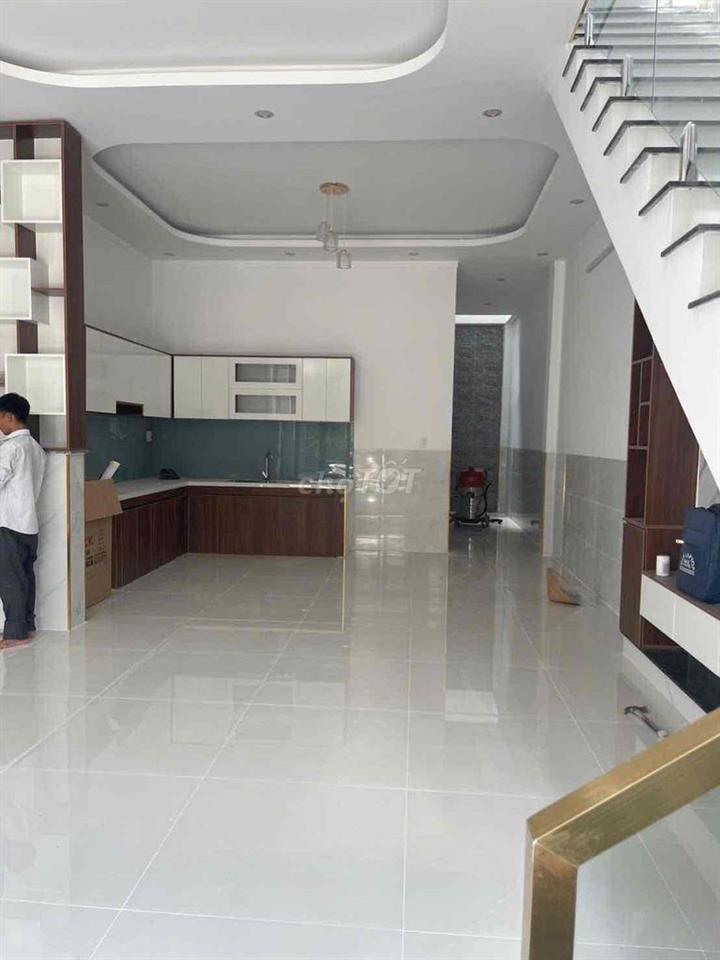 cần bán gấp căn nhà nằm trong KDC Lavender, sổ riêng thổ cư hỗ trợ vay