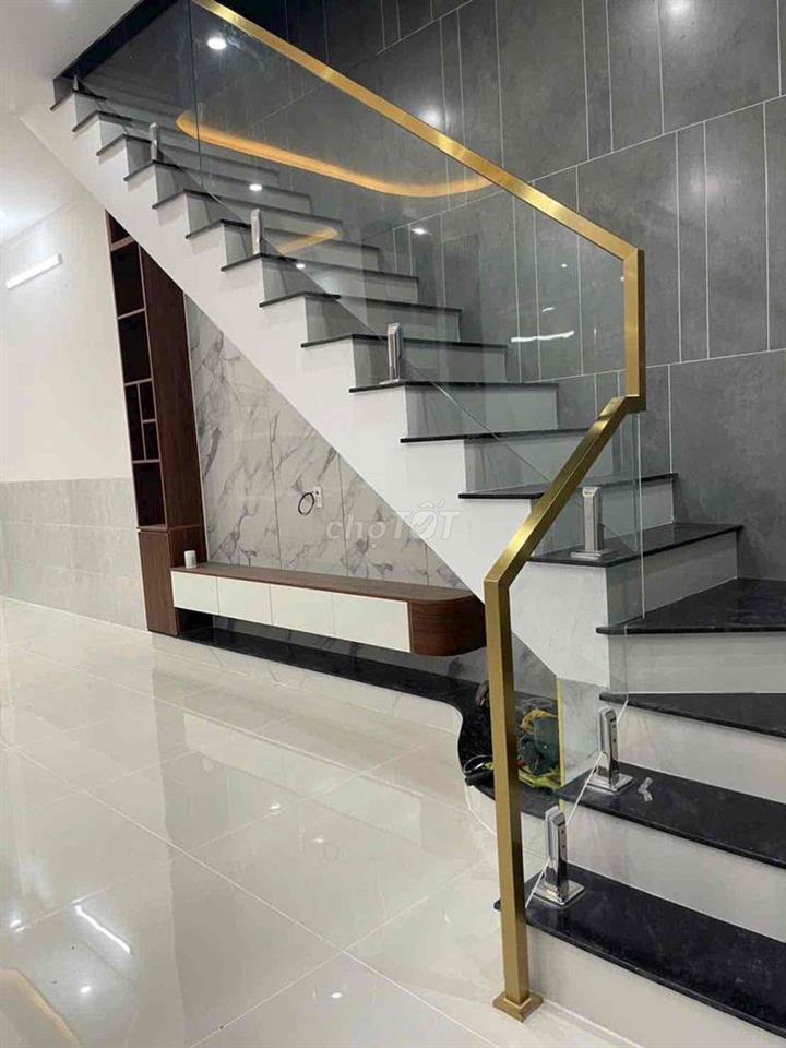cần bán gấp căn nhà nằm trong KDC Lavender, sổ riêng thổ cư hỗ trợ vay