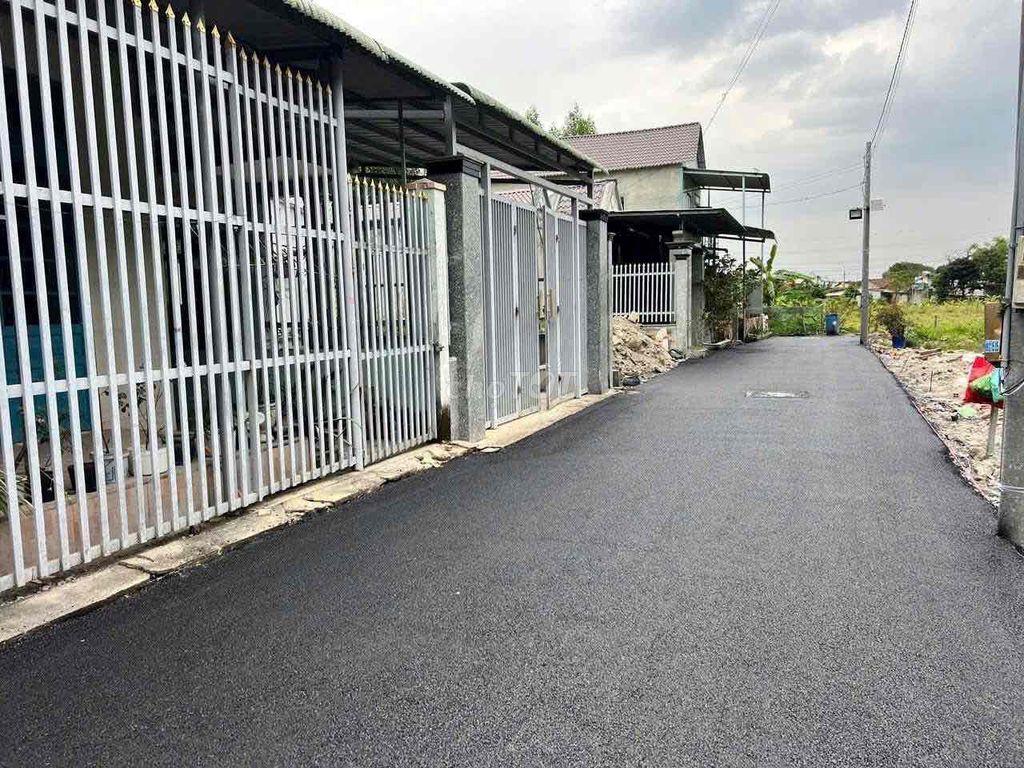 đất nền sổ riêng thổ cư nằm trong KDC đông đúc, vị trí ngay chợ Thạnh