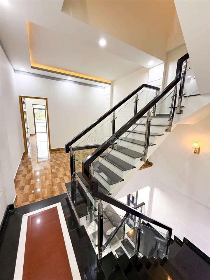 Nhà 2 lầu 1 trệt mới, Làm việc trực tiếp chủ.