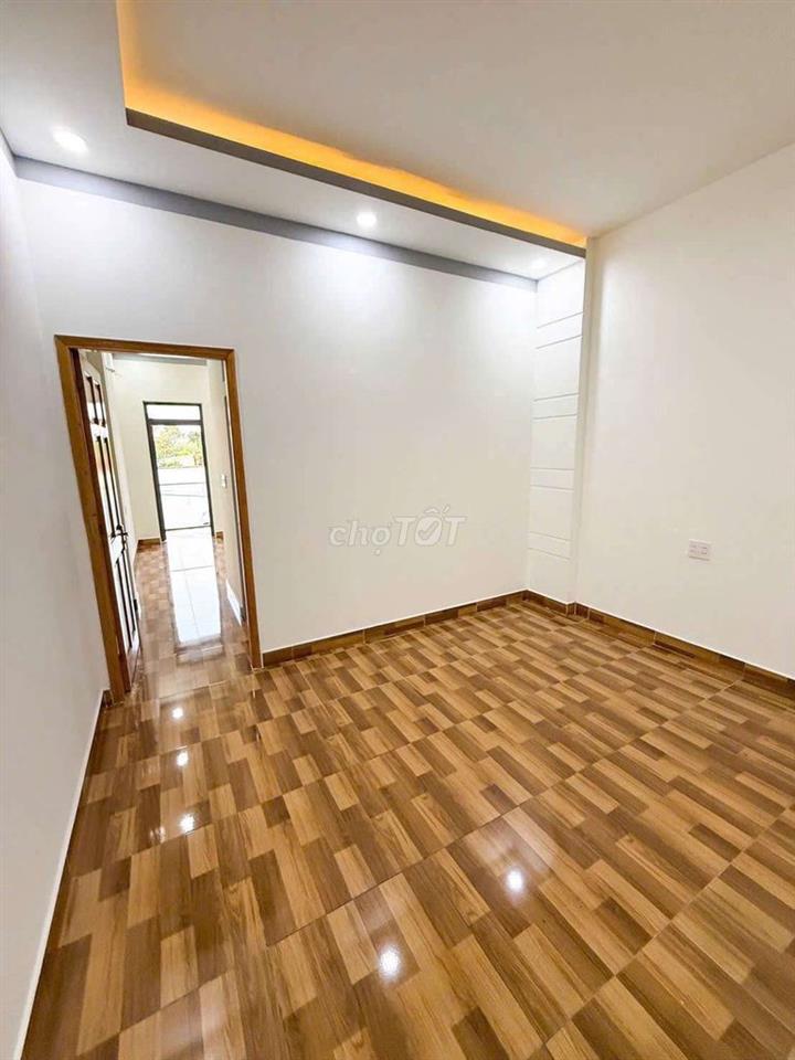 Nhà 2 lầu 1 trệt mới, Làm việc trực tiếp chủ.