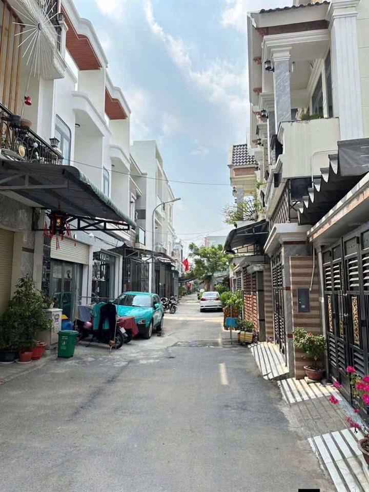 Nhà 2 lầu 1 trệt mới, Làm việc trực tiếp chủ.