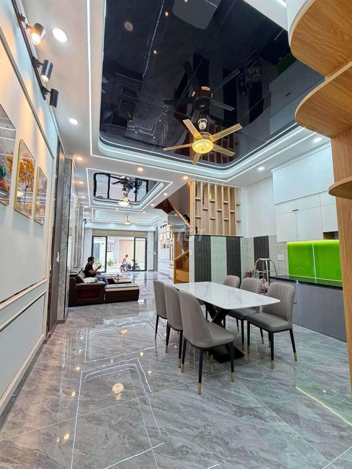 Nhà đẹp tìm chủ, vị thế đắc địa.