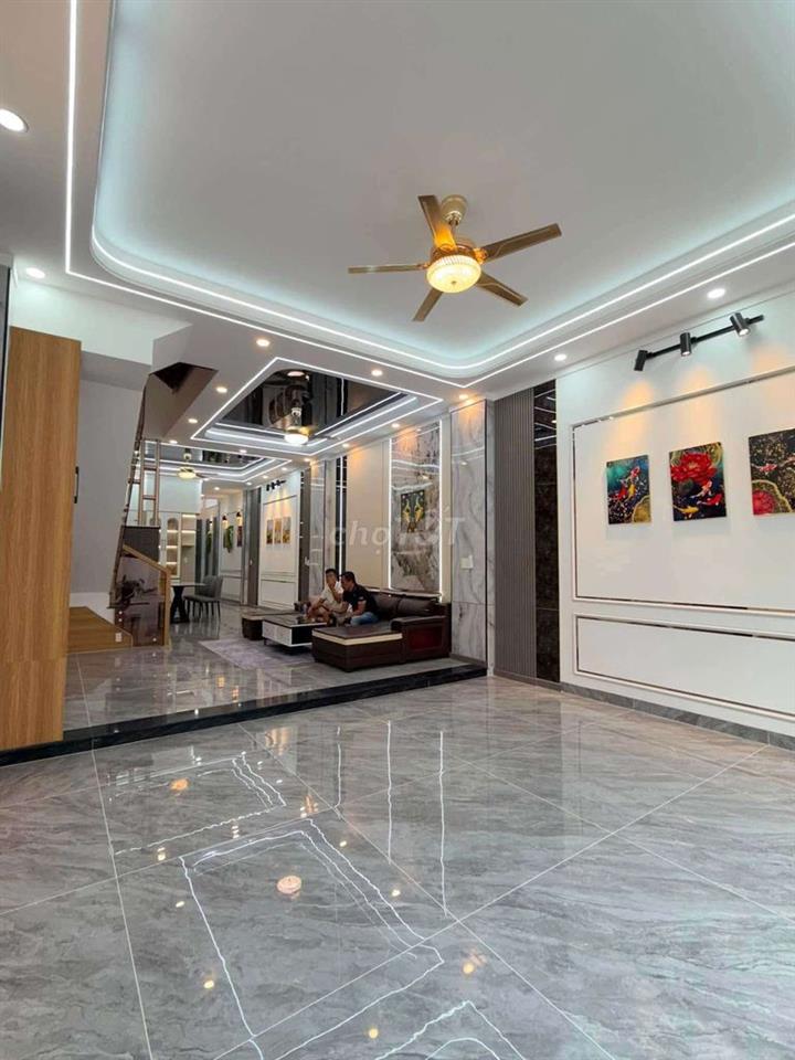 Nhà đẹp tìm chủ, vị thế đắc địa.