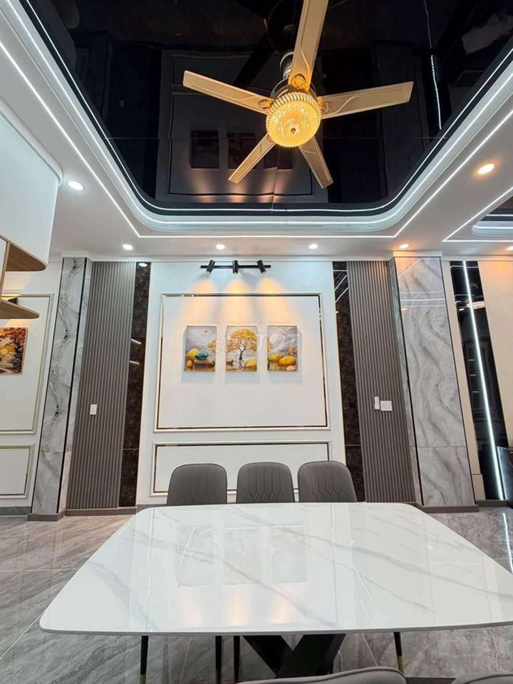 Nhà đẹp tìm chủ, vị thế đắc địa.