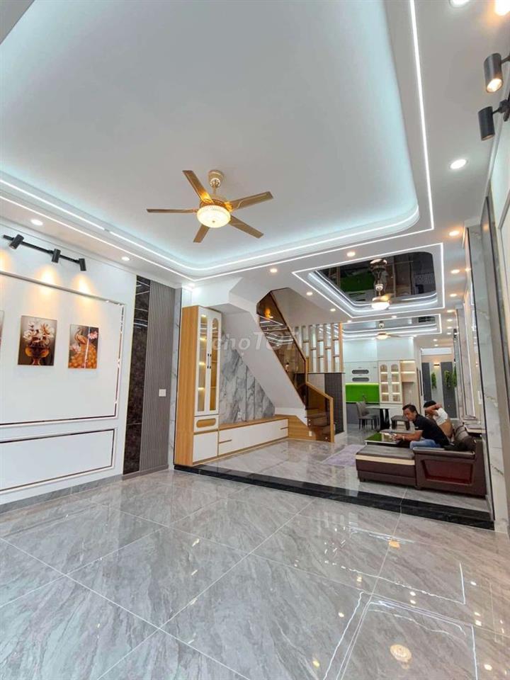 Nhà đẹp tìm chủ, vị thế đắc địa.