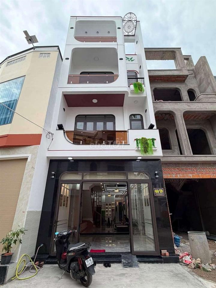 Nhà đẹp tìm chủ, vị thế đắc địa.