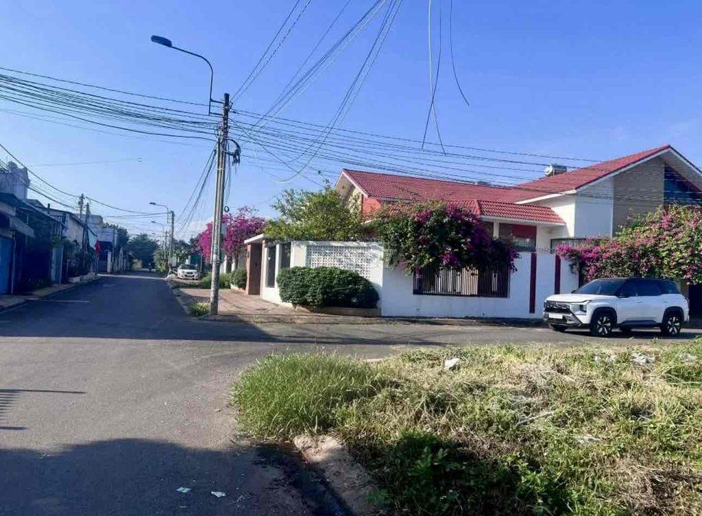 MẶT TIỀN NHỰA NGAY TRUNG TÂM PHƯỜNG LONG KHÁNH