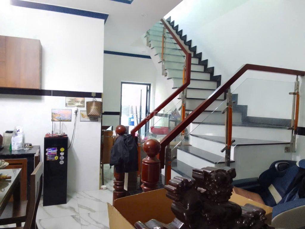 Bán nhà 1 trệt 2 lầu 6x12, Biên Hòa giá 3.2 tỷ, sổ hồng riêng