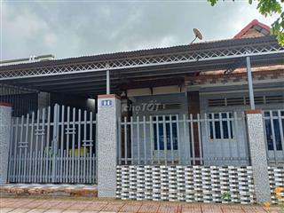 Nhà bán sổ hồng chính chủ, diện tích 504,6m2. Giá bán 9 tỷ rưỡi