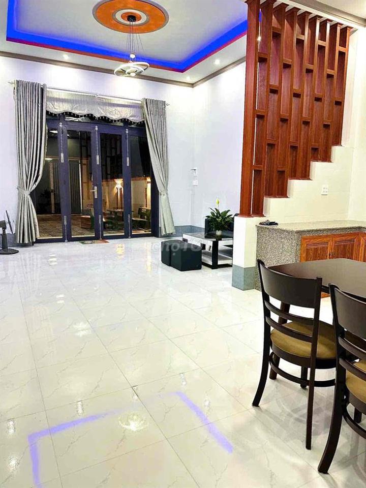Bán nhà mat tien gấp gần chợ Phú Điền Định Quán Đồng Nai
