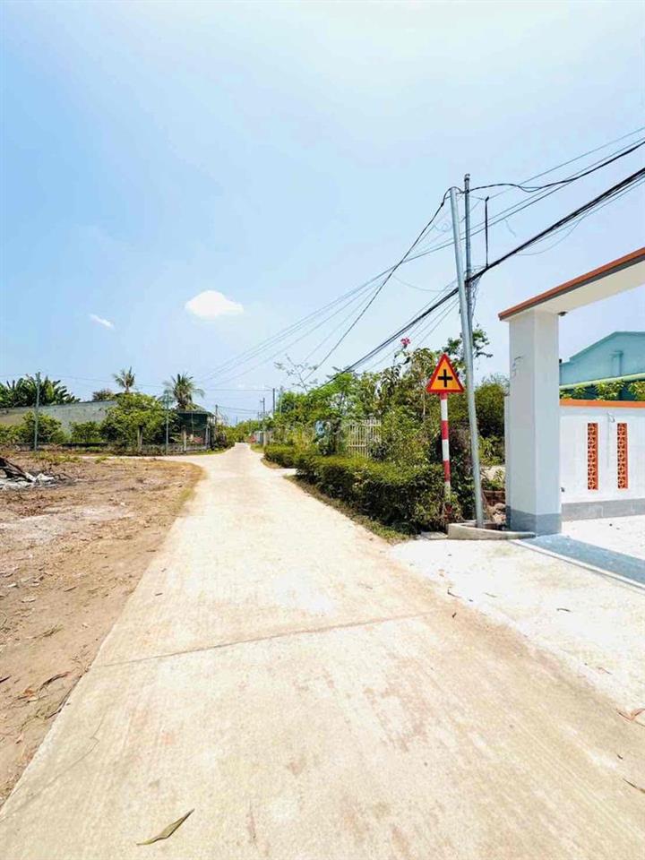 Bán nhà mat tien gấp gần chợ Phú Điền Định Quán Đồng Nai