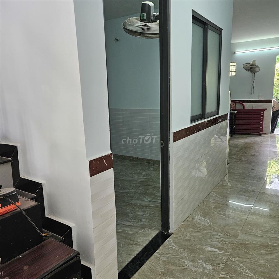 Hạ giá ra nhanh nhà 1 trệt 1 lửng hẽm xe 7c sổ ĐSH mỗi người giữ 1 sổ