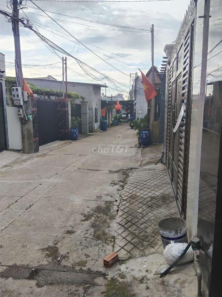 BÁN NHÀ MỘT TRỆT MỘT LẦU GẦN KHU CÔNG NGHIỆP A MA TA LONG BÌNH ĐN
