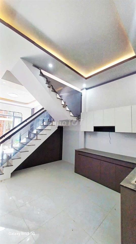 Nhà 1 trệt 1 lầu ngay trục 16