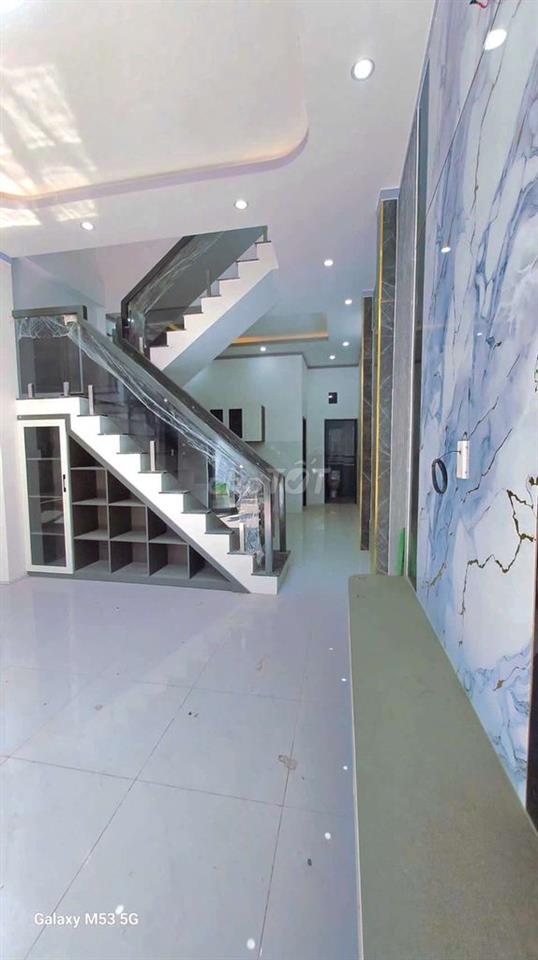 Nhà 1 trệt 1 lầu ngay trục 16