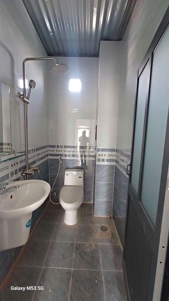Nhà 1 trệt 1 lầu ngay trục 16