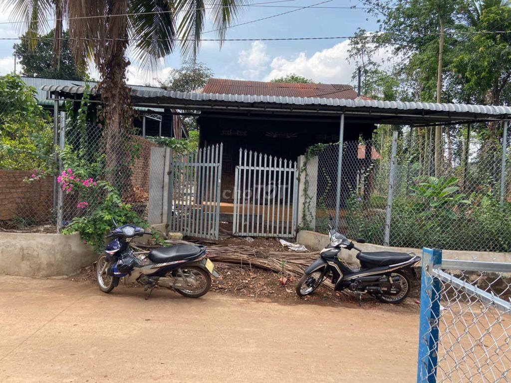 Nhà MT xóm Huế cách chợ DT 766 chưa tới 100m