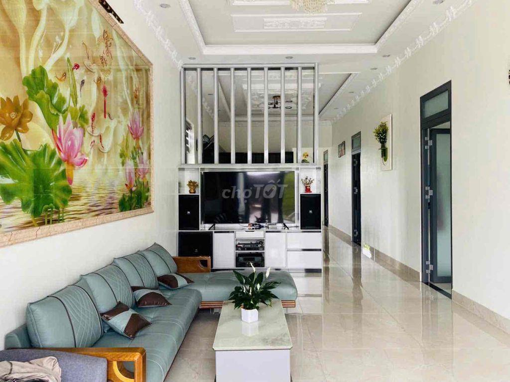 Chính chủ - Mua đất tặng nhà kiên cố, 1 xào đất mặt tiền Nguyễn hoàng
