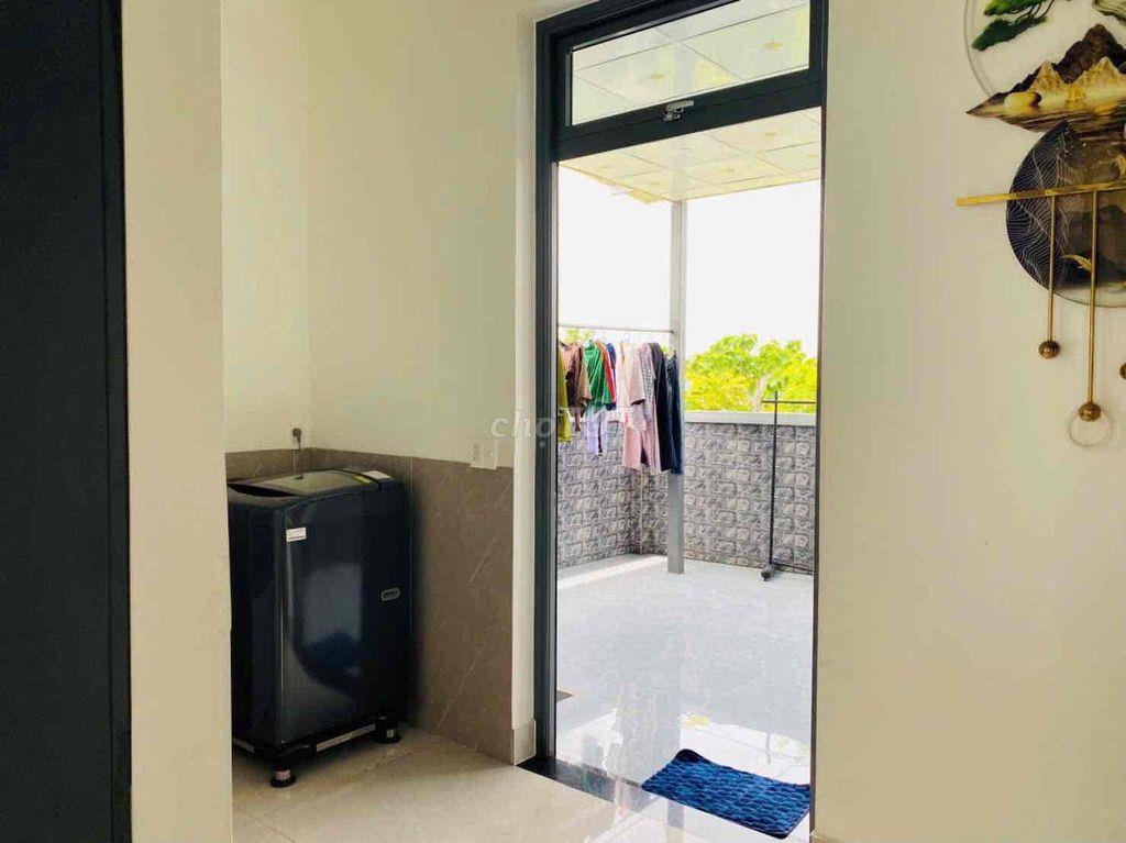 Chính chủ - Mua đất tặng nhà kiên cố, 1 xào đất mặt tiền Nguyễn hoàng