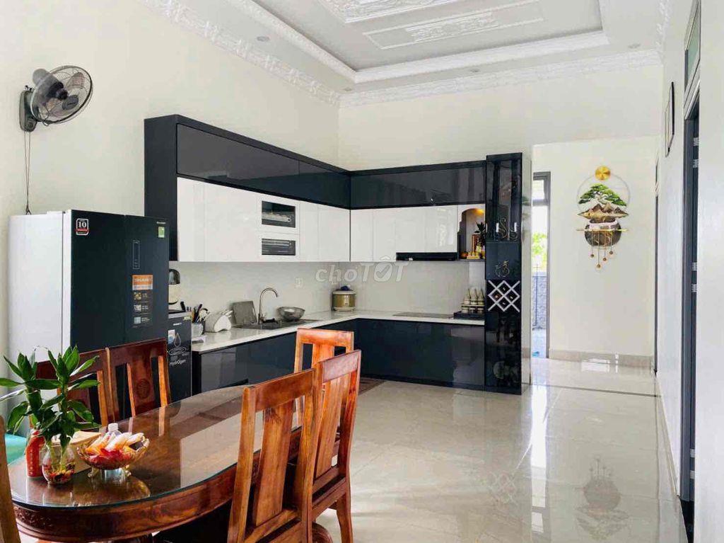 Chính chủ - Mua đất tặng nhà kiên cố, 1 xào đất mặt tiền Nguyễn hoàng